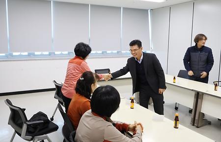 간담회