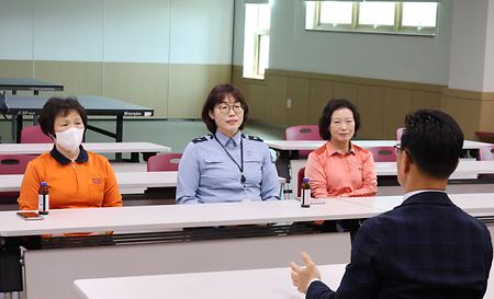 간담회
